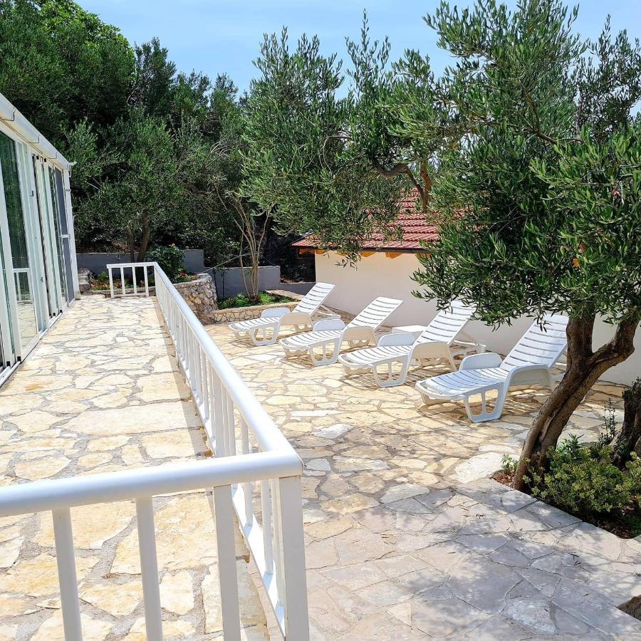 Vila Maslina Apartments Mit Pool Und Garten Nahe Am Strand Tucepi Luaran gambar
