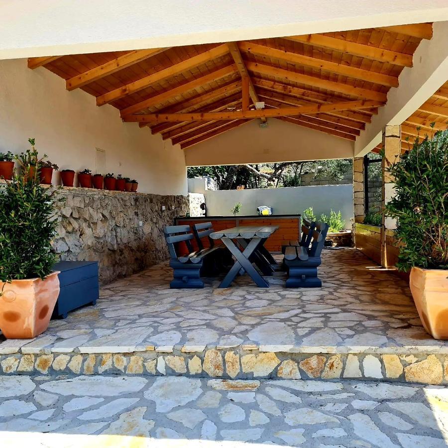 Vila Maslina Apartments Mit Pool Und Garten Nahe Am Strand Tucepi Luaran gambar