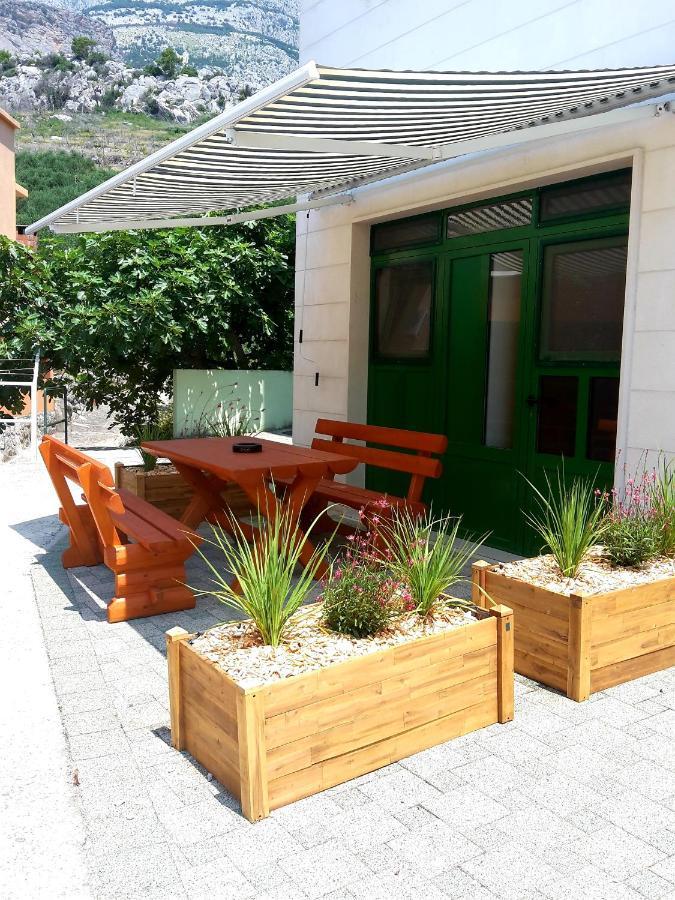 Vila Maslina Apartments Mit Pool Und Garten Nahe Am Strand Tucepi Luaran gambar