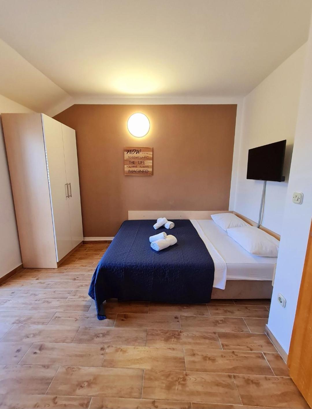 Vila Maslina Apartments Mit Pool Und Garten Nahe Am Strand Tucepi Bilik gambar