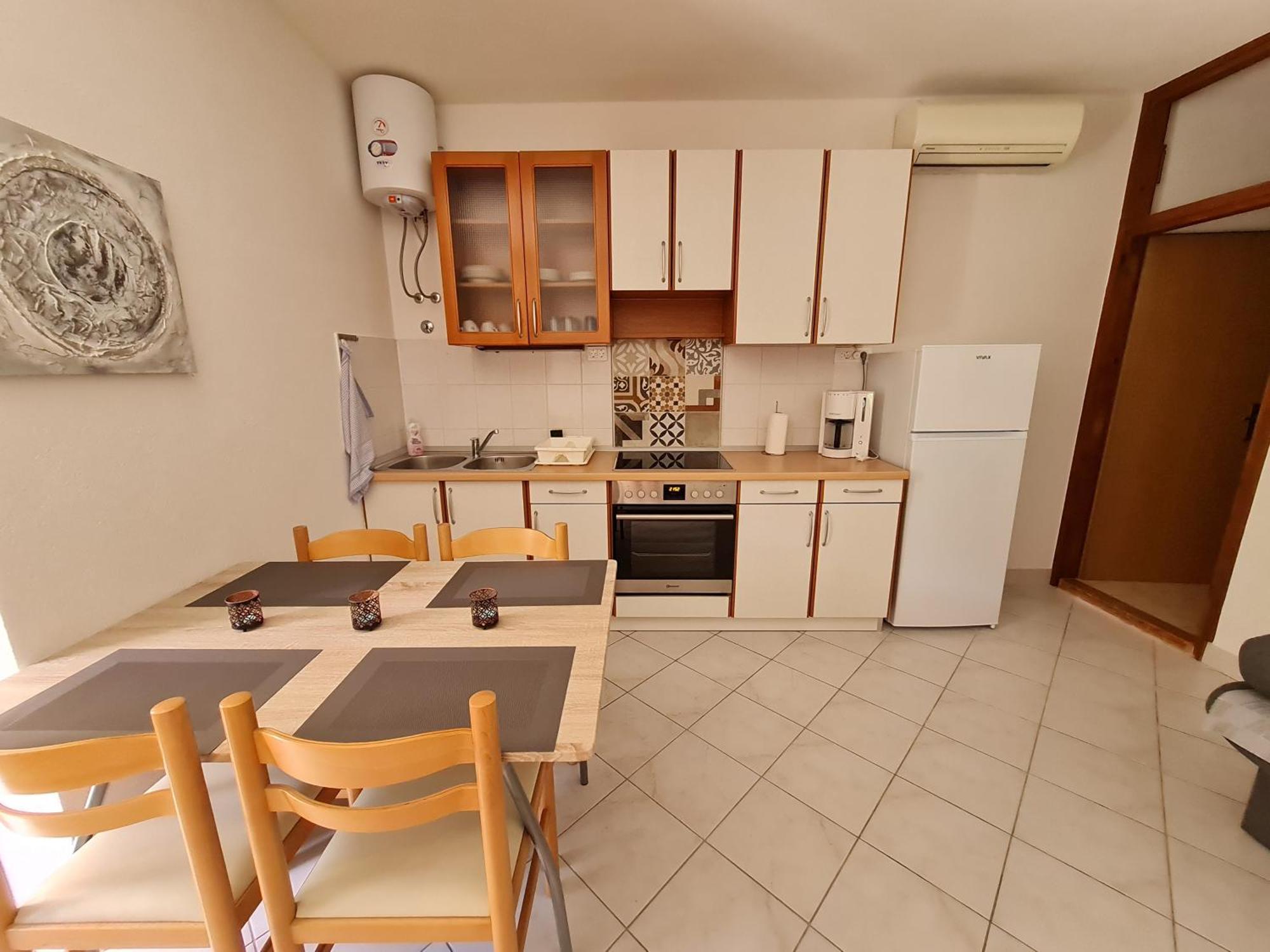 Vila Maslina Apartments Mit Pool Und Garten Nahe Am Strand Tucepi Bilik gambar
