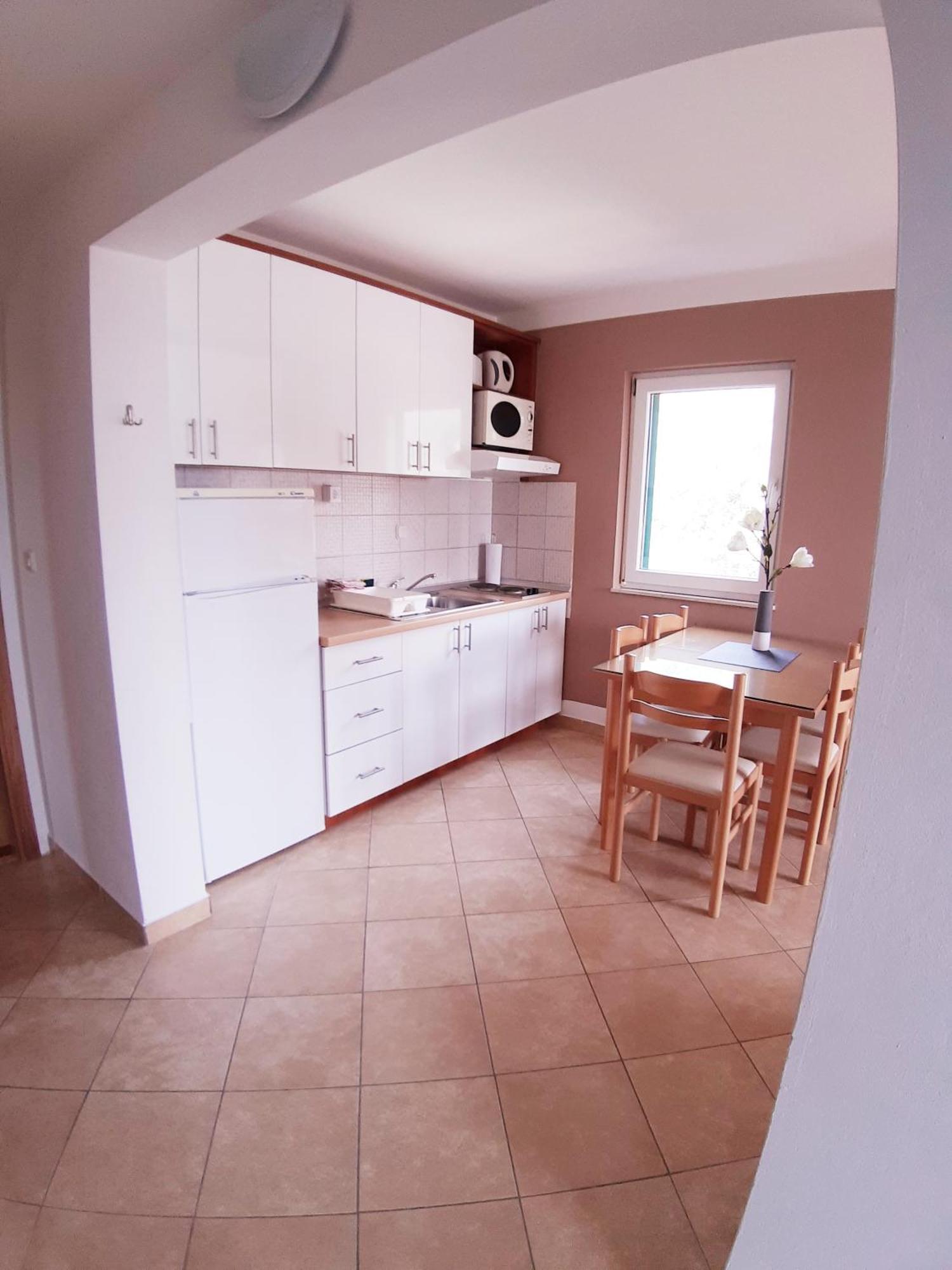 Vila Maslina Apartments Mit Pool Und Garten Nahe Am Strand Tucepi Bilik gambar
